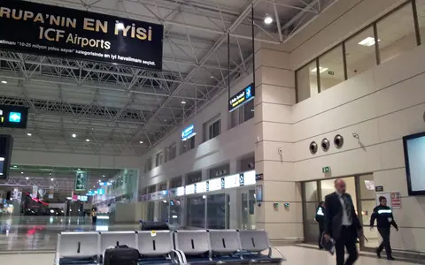 Antalya Havalimanı terminal içi geliş katı