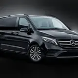 Flora Travel filosundan bir Mercedes Vito VIP transfer aracı