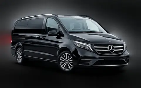 Flora Travel filosundan bir Mercedes Vito VIP transfer aracı