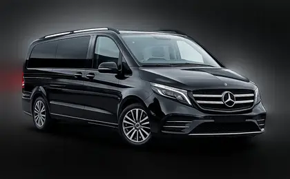 Flora Travel filosundan bir Mercedes Vito VIP transfer aracı