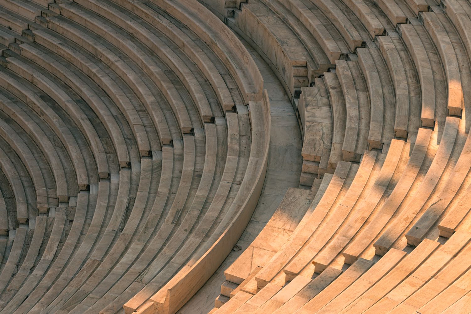Aspendos Antik Tiyatrosu taş oturma sıraları